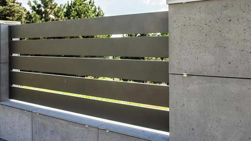 medium metal fence 2